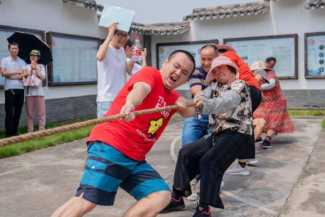 双方你来我往，场上纷争激烈非凡