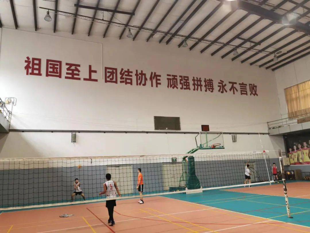 毫不妥协拼搏战斗，永远不言退情至深