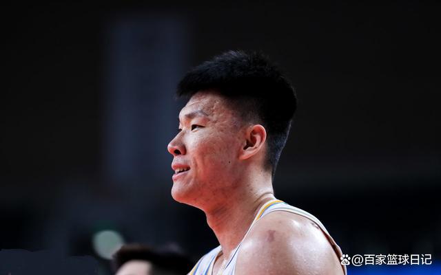 京粤之战激发全场热情，球迷倾情呐喊