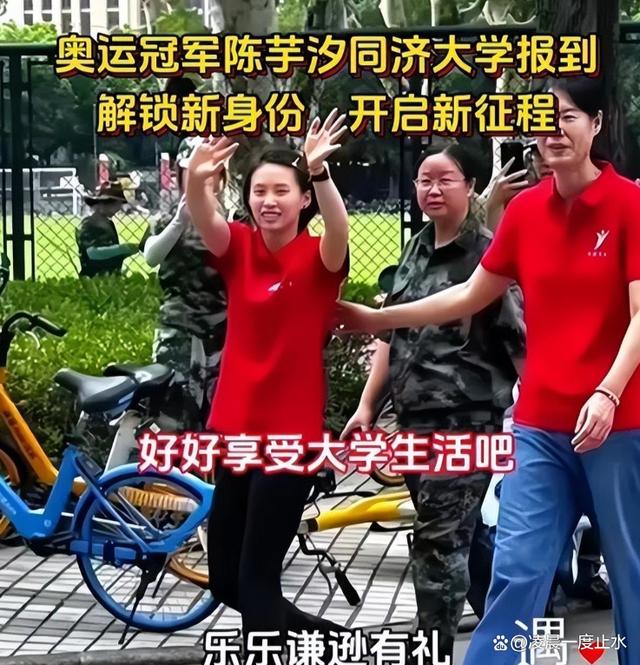 赛场激烈角逐，胜出者笑逐颜开